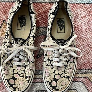 Vans Women's Black Floral Lace-Up Sneakers
